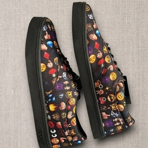 Vlado Footwear Milo Low Top Canvas Emoji Sneaker Men’s Size 12 New with Box - Picture 3 of 14